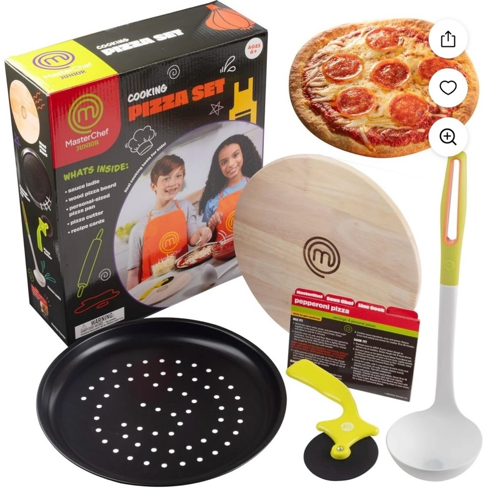 Pizza Set with Black and White Accessories
